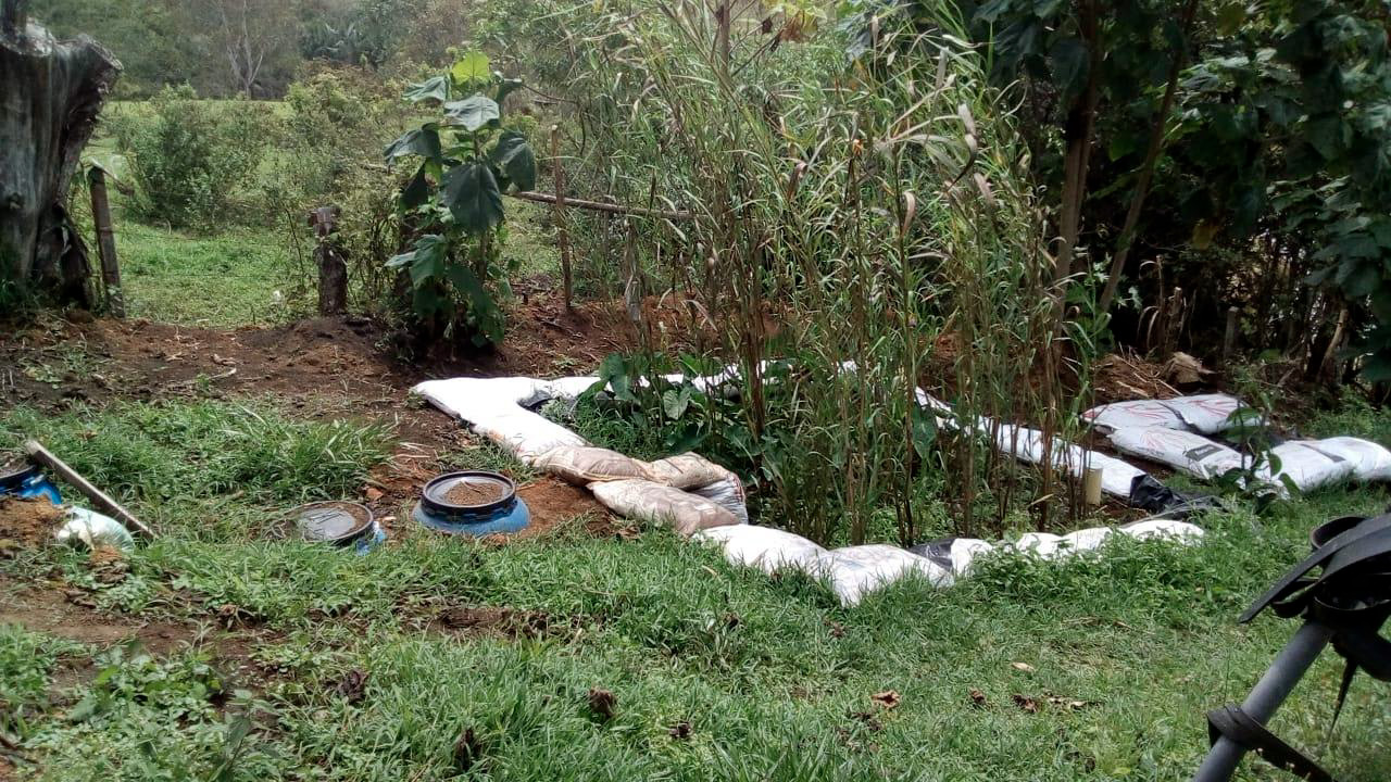 Humedal artificial instalado para tratamiento natural del agua